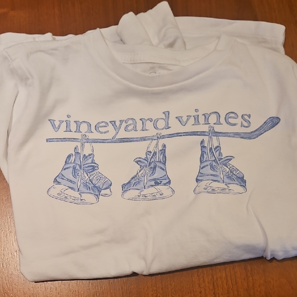 Vineyard Vines Hockey Youth Long Sleeve Tshirt. Like New Size M